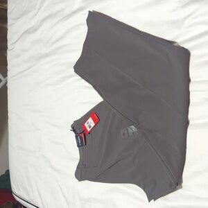 Chaps Golf Men's Loft Grey Pants.